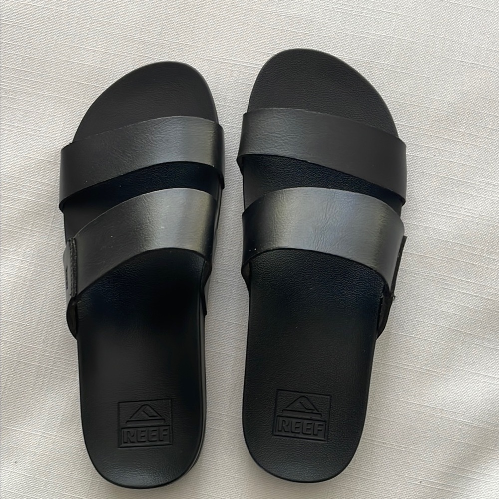 Reef Black Sandals Minimalist Design size 7.5 never worn